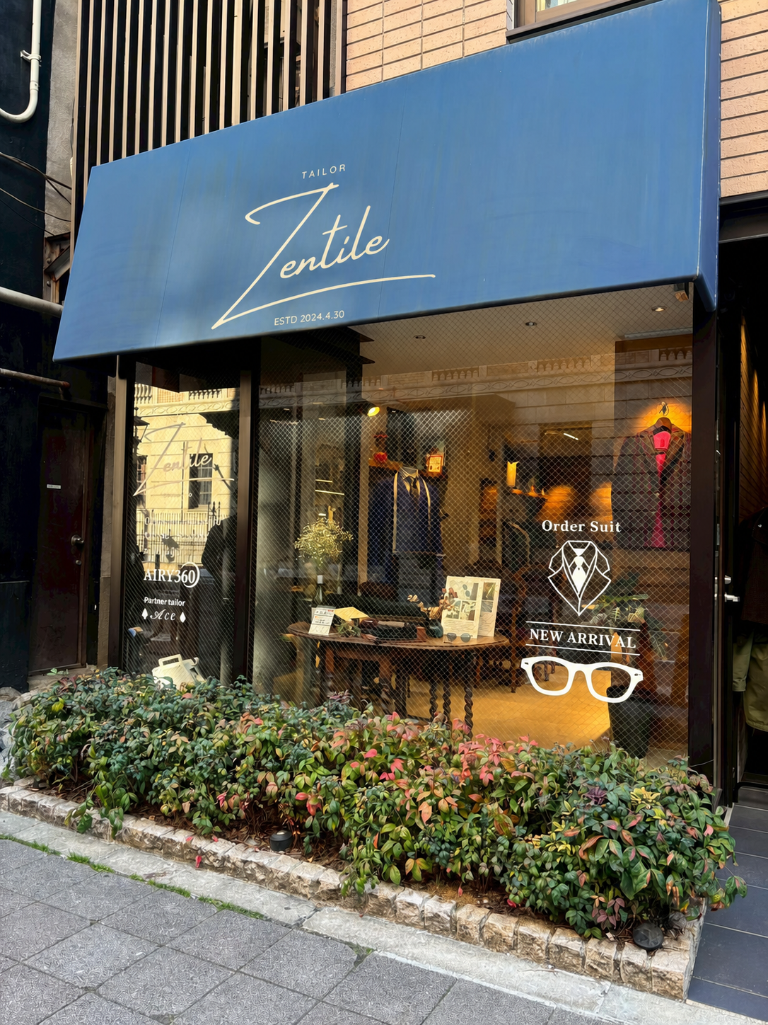 Zentileロゴを掲げた三休橋筋沿いの店舗外観