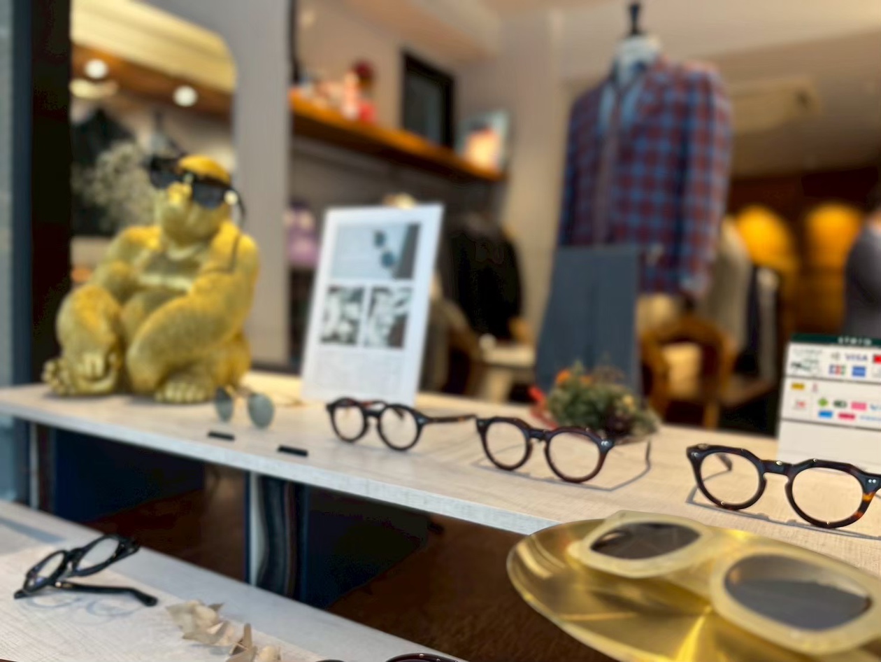 ZENTILE店内のアイウェア展示